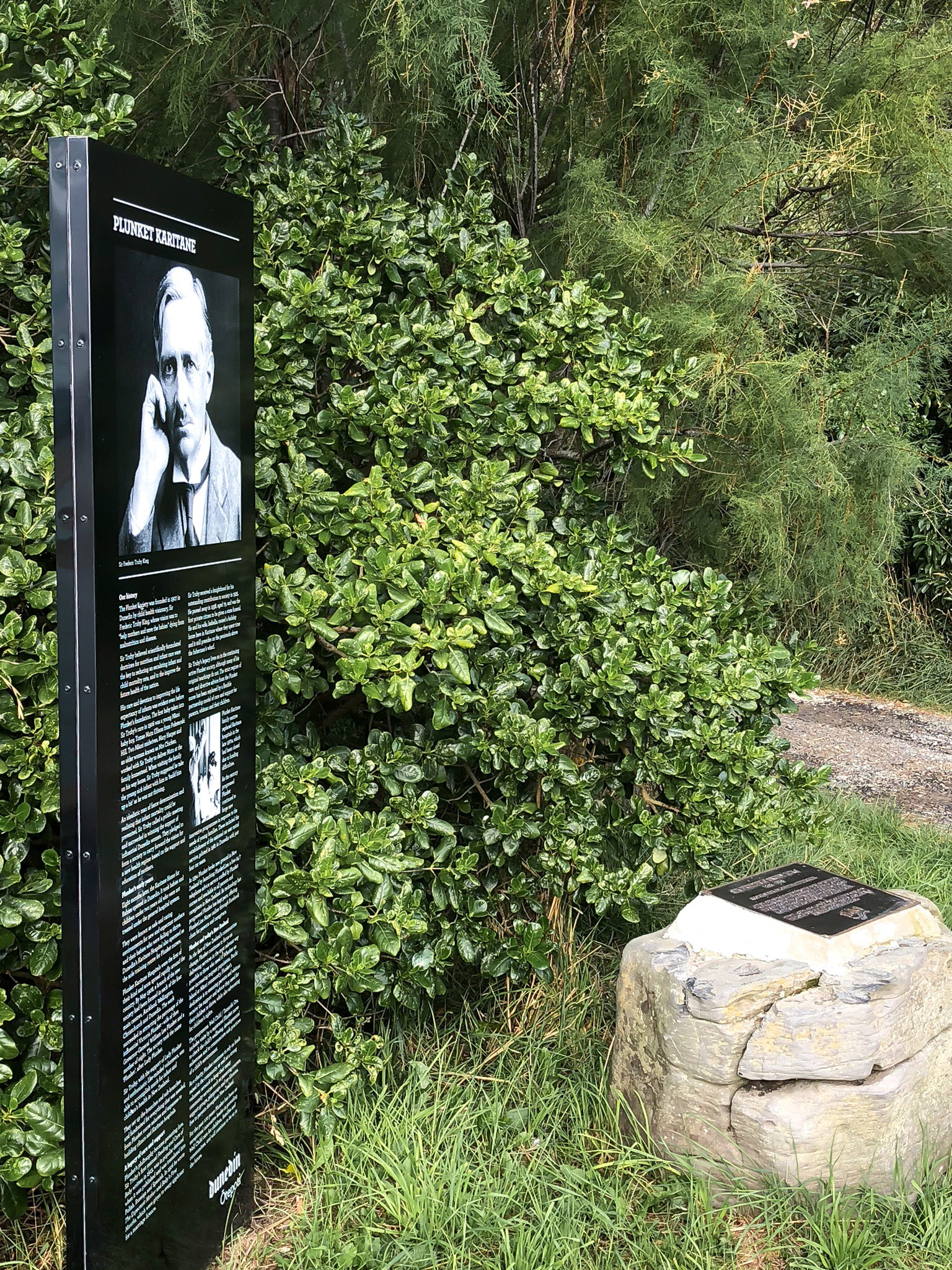 dunedin signwriters external plinth signage
